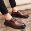 Bullock Sapatos masculinos esculpidos Pu couro de couro lapidado casual da moda di￡ria no local de trabalho de casamento