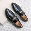 Mocassini con motivo in pelle di serpente Bottone in metallo Designer Scarpe casual Scarpe eleganti Uomo PU Pelle Britannica Punta a punta Classico Comodo da indossare ogni giorno Taglia grande 38-46