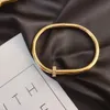 Braccialetti Bangle Braccialetti Placcato oro 18 carati Placcato argento 925 Acciaio inossidabile Lettera di cristallo Amanti Regalo Polsino per le donne Compleanno