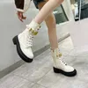 Botlar Martin Boot Boot Tasarımcı Kış Moda Son Lüks Altın F Metal Tokalı Dekorasyon Kadın Ayakkabı Yürürler Düşük Topuk Dantel Yuvarlak Ayak parmakları Zip