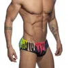 Herrenbadebekleidung Europäische und amerikanische neue Männer Regenbogendruck Sommermode Sexy niedrige Taille Strand Schwimmen Resort String Shorts J220913
