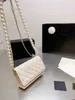 Kvällsväskor Crossbody axelväskor Lyxmärke Woc Mode Enkel Liten fyrkantig väska Dam Designer 5A Kvalitet Pearl Chain Mobiltelefon Handväskor