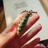 Brooches 2022 Plant Flowers And Ornaments European American Jewelry Antique Green Enamel Pearl Pea Pods Femal