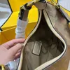 Avondtassen oksel tas halve maan tassen mode klassieke schouder handtas vrouwen lederen crossbody portemonnees onderkant metalen grote letter schouderriem portemonnee