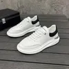 2022 Nuove piccole scarpe bianche traspiranti estive elegante suola spessa all'interno del materasso ad aria a2