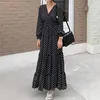 カジュアルドレス韓国のファッションドレス女性2022夏vネック長袖ポルカドットプリントフリルプラスサイズブラックマキシ