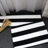 Tapijten Europese stijl Zwart Wit Streep Tapijten Slaapkamer Mat Non-slip vloerkleed Super zacht decor Antistatisch tapijt voor woonkamer