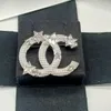 Broches de doble letra de marca de lujo diseñador de marca de lujo de 18 kmas de joyería de joyería de diamantes de imitación de dhillo