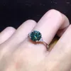Klusterringar 925 Sterling Silver Romantic Diamond Wedding Luxury Flower Shaped Vintage Style Engagement Ring With Bright Green Stone