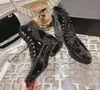 럭셔리 디자이너 부츠 체인 버클 소형 가죽 신발 여성 부티 플랫 부츠 세련된 편안한 크기 35-39