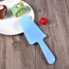 قاطع كعكة سكين البلاستيك مع أدوات الكيك المسننة معبأة بشكل فردي قابلة للتخلص من السكاكين DIY المطبخ الخبز الملحقات BBB15735