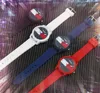 Любители роскоши красный флаг часов мужчины женщины 40 -миллиметровый хип -хоп Iced Out Quartz Watches Резиновый ремень Время.