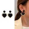 Studörhängen svart färg stort hjärta för kvinnor tjej koreansk kärlek släpp estetiskt dagligt liv minimalistiska smycken örat