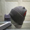 Mössa/Dödskalle Kepsar Designer Stickad Mössa Beanie Keps Dome Döskalle Caps Solid Letter Vintermössor för Man Kvinna 5 Färg Hög kvalitet