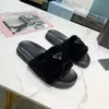 Luxurys Designers Women Slippersウールスライド冬の毛皮のふわふわした毛皮のような文字サンダル暖かい快適なスライドファジーガールフリップフロップスリッパトップ