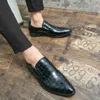 Karierte Retro-Brogue-Schuhe tragen spitze Herrenschuhe im britischen Stil, einfache Luxus-Business-Casual-Kleiderschuhe, mehrere Größen