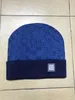 2022 Gorro / Calavera Gorro clásico Diseñador Gorro de invierno Hombres y mujeres Diseño de moda Gorros de punto Gorro de lana de otoño Letra Jacquard