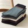 Marca de meias masculinas outono preto listra de negócios de alta qualidade Presentes masculinos de algodão quente inverno harajuku 220923