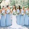 2023 Abiti da damigella d'onore taglie forti azzurri con scollo all'americana in chiffon lunghezza del pavimento senza maniche abiti da matrimonio per ospiti su misura