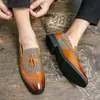 Quaste Retro Brock Slip-on-Herrenschuhe im britischen Stil mit spitzer Zehenpartie, einfache Luxus-Business-Casual-Kleiderschuhe