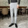 Męskie spodnie 2022 Nie żelazne małe spodnie Business Business Smukły Koreańska wersja prostej męskiej brytyjskiej przystojnej trendu w kratę