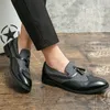 Quaste Retro Brock Slip-on-Herrenschuhe im britischen Stil mit spitzer Zehenpartie, einfache Luxus-Business-Casual-Kleiderschuhe