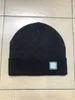 2022 Gorro / Calavera Gorro clásico Diseñador Gorro de invierno Hombres y mujeres Diseño de moda Gorros de punto Gorro de lana de otoño Letra Jacquard