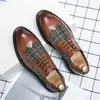 Luxe brogue patroon herenschoenen handgemaakte kwastje effen kleur stiksels krokodillenpatroon ronde neus mode zakelijke schoenen instappers multi size