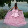 Princess Pink Ball Vestido de quinceanera con la capa de la capa Apliques Shoudder Beads Sweet 16 Vestidos Vestidos de 15 Anos