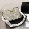 Womens 19 Maxi Jumbo Lambskin Bags Classic Flap Quilted Gold Metal Hardware Crossbody Shoulder Luggage Large Capacity Luxury Designer