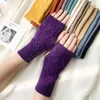 Guanti invernali caldi senza dita lavorati a maglia per donna Guanti da braccio per ragazze finti in acrilico elasticizzato con mezze dita all'uncinetto