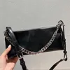 LE 5 A 7 Sac Hobo en cuir lisse suédé Sac à main à dessus ouvert avec fermeture à crochet emblématique Sac sous les bras pour dames Matériel en métal Sacs à bandoulière Sacs à main de mode Sac à main