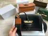 Bolsas de noite Bolsas de ombro com trava de triângulo Bolsas femininas Bolsa de couro Marca de designer Bolsas femininas com tiracolo Porta-cartões do lado de fora