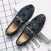 Sapatos de mocassins elegantes Men Sapatos Personalidade impressa Pu Metal Buckle Slip-On Fashion Business Party Casual Wedding Party Di￡rio AD230