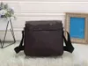 Designer Messenger Bag Mens axelv￤skor Kvinnor l￤der pr￤gling portf￶ljer m￤n crossbody satchels lvs fickpl￥nbok handv￤ska