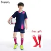 Ensembles de course Chaussettes gratuites Ensembles de football personnalisés pour enfants uniformes de football Maillot de football pour garçons Ensemble de sport Joursey avec 220923