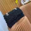 Lambhair axelväska kvinnor kedja läder handväska handväska solid fluffig crossbody väskor mode hårdvara bokstäver interiör blixtlåsficka mini mobiltelefon väska