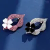 Broches elegante roze kleur strass lippen voor vrouwen mode sexy mond broche pin glanzend kostuum creatief sieraden cadeau