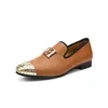 2022 nouvelles chaussures pour hommes en cuir mode chaussures décontractées visage lumineux boucle métal orteil ongles Zapatos Hombre a3