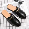 Moda yarım drag erkek ayakkabılar taş desen pu yuvarlak kafa metal dekorasyon slip-on ayak parmağı açık topuk rahat günlük ad226