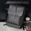 バックパック2022ファッションメンレザースクールバッグ防水旅行カジュアルブックラップトップコンピューターバッグ