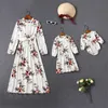 Family Matching Outfits Spring Mother Daughter Dresses Flower Mom Baby Mommy and Me Clothes Long Sleeve Woman Girls Dress Look 220924