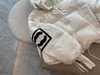 女性のデザイナーチャンネルダウンジャンジャケット秋と冬の女性パフツジャケットコート刺繍cラペルフード付きジッパーカジュアルショート5347351