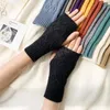 Зима теплые вязаные перчатки без пальцев для женщин Акриловая растяжка с половиной рукой перчатки вязание крючко