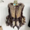 女性の毛皮のフェイクナチュラルベスト女性小さな本物の濃い冬のコートショートスタイリッシュなパーカーノースリーブジャケット220926
