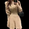カジュアルドレスファッション秋の冬のニットドレス女性ツイストパターン傘のプリーツドレスエレガントな太いランタンスリーブミニセータードレスY2209