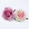 100pcs Silk Roses Fleurs Wall Salle de bain Accessoires de Noël décorations de Noël pour le mariage des plantes artificielles bon marché Broche de mariée