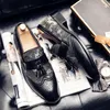 Schoenen elegante loafers mannen zwarte pu ing retro bedrukte stoffen brogue gesneden tassel mode business casual trouwfeest da 657c wedd