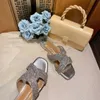 여성 슬리퍼 핫 판매 숙녀 아웃 포트 여성 고급 브랜드 디자인 신발 크기 35-40