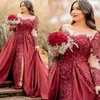 Robes de soirée sirène rouge foncé perlées encolure dégagée Designer 2023 avec jupe longue manches longues fente latérale sur mesure occasion formelle porter robe de bal arabe vestidos